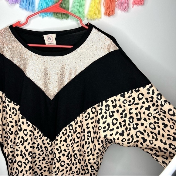 Grace and Emma Boutique Chevron Leopard Sequin Colorblock Top Jumper Size Large - Picture 4 of 13
